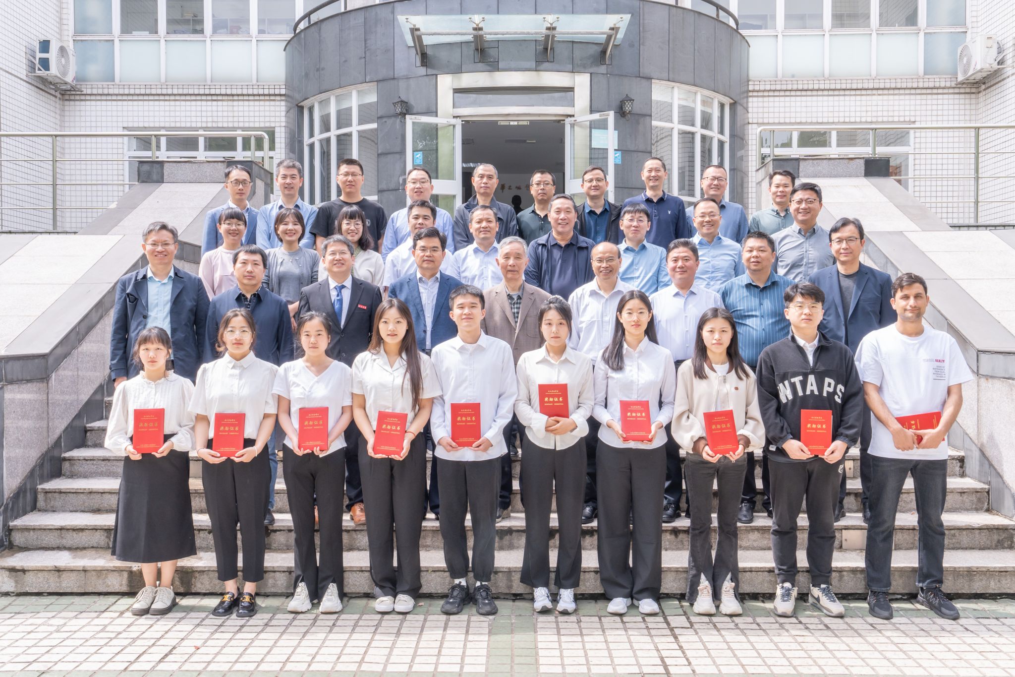 2024年度5G影院
“杰文奖助学金”颁奖...